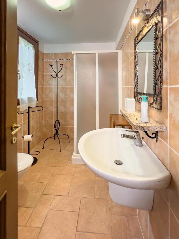 A bathroom at Agriturismo Al Girasole