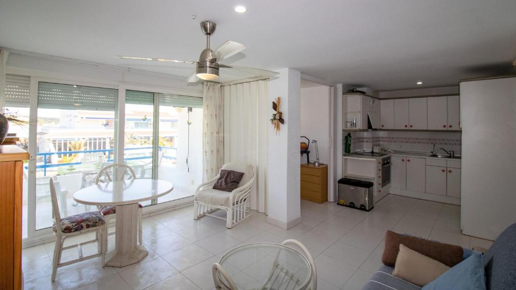 Kuchyňa alebo kuchynka v ubytovaní Puerto Deportivo - Apartamento con vistas al mar - ALBERT VILLAS
