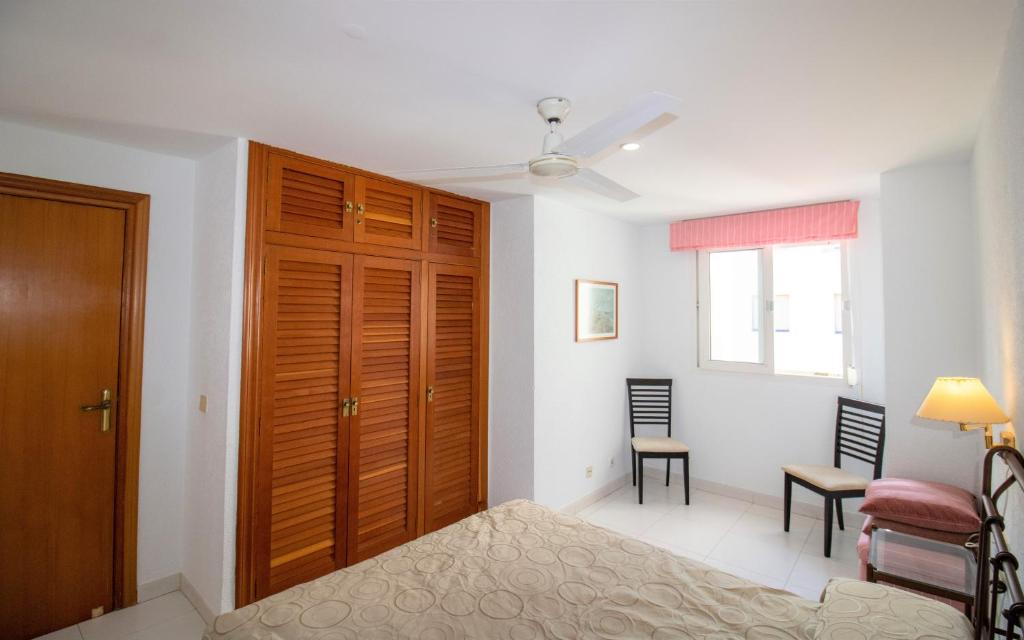 Posteľ alebo postele v izbe v ubytovaní Puerto Deportivo - Apartamento con vistas al mar - ALBERT VILLAS