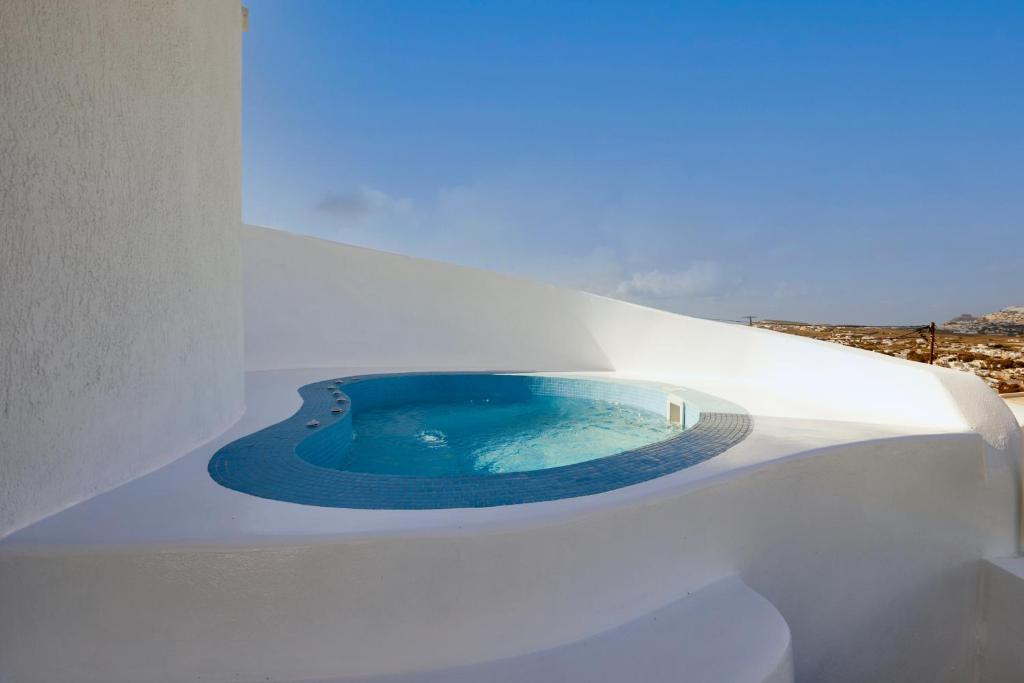 Piscina di Aecon Suites o nelle vicinanze