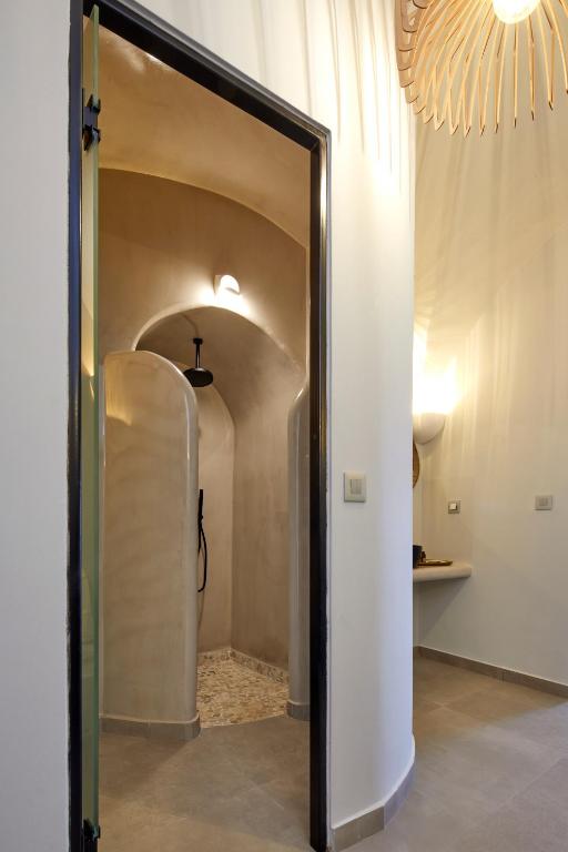 Bagno di Aecon Suites