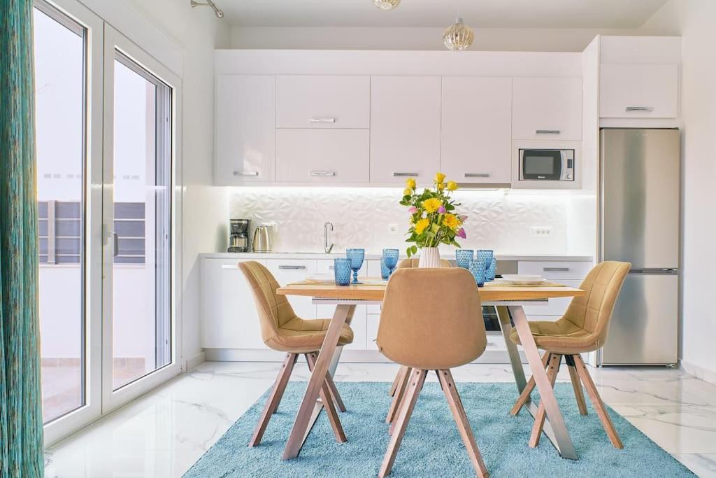A kitchen or kitchenette at Dimitra Mare