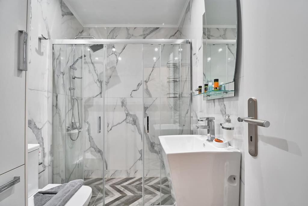A bathroom at Dimitra Mare