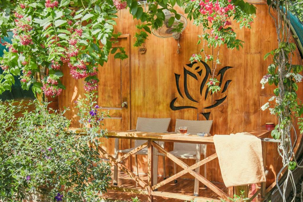 Vườn quanh Phu Quoc Valley Sen Bungalow