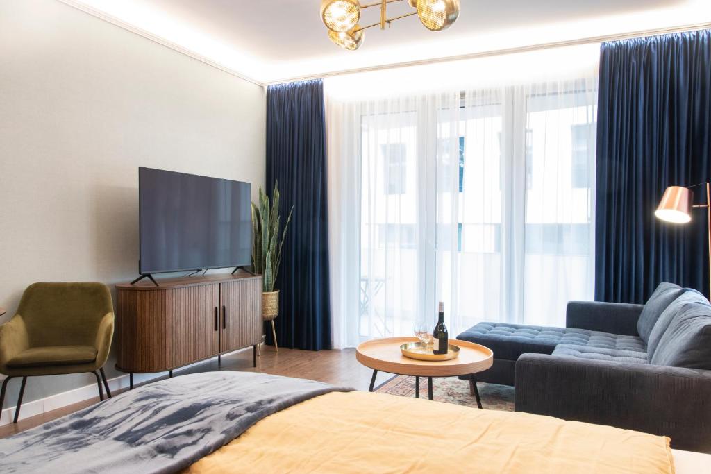 A seating area at Grand Suites Corvin