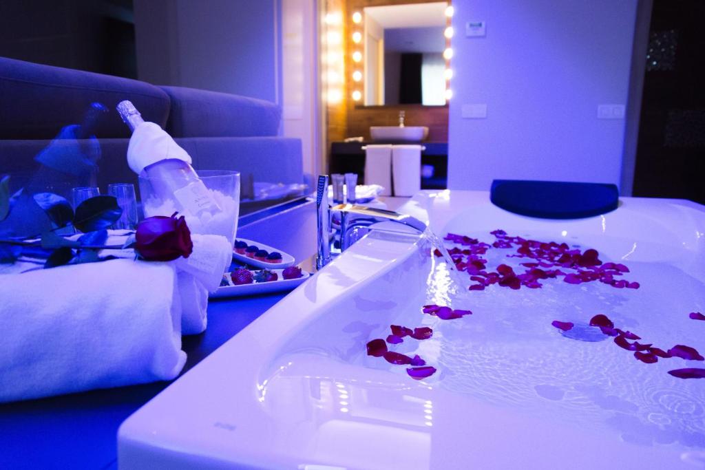 Felix Hotel - Family Suite With Hot Tub Syrah