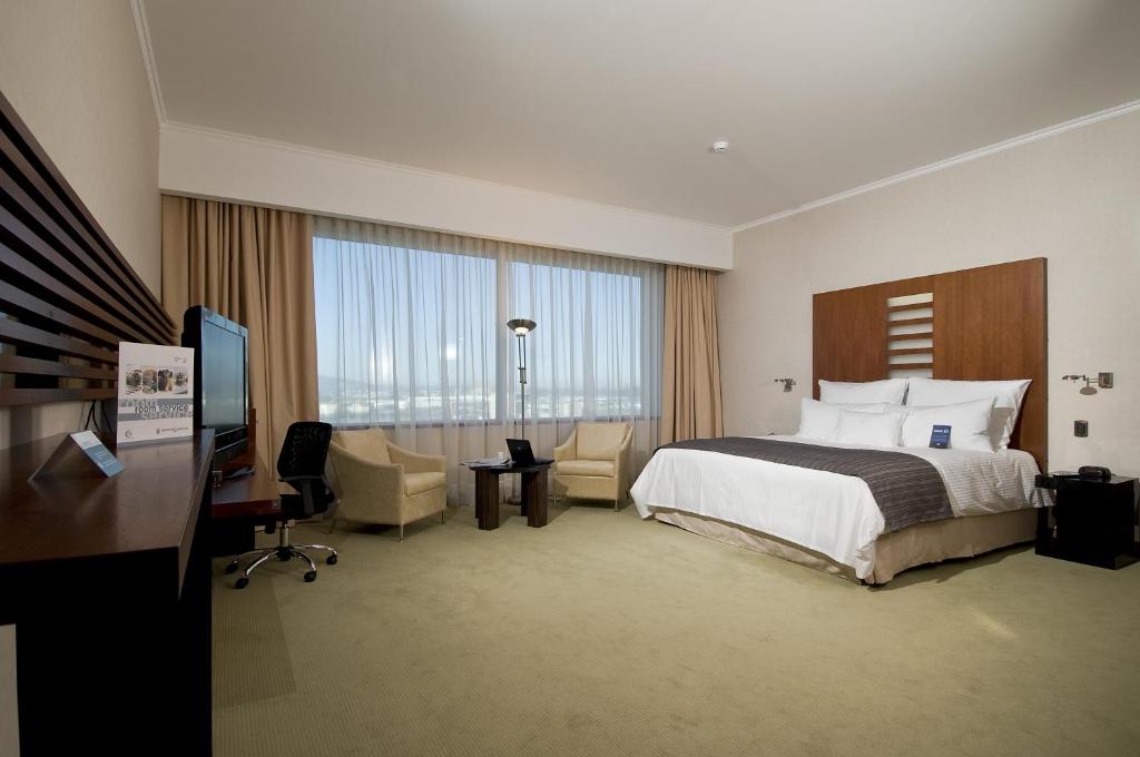 Una cama o camas en una habitación de MDS Hotel Concepción