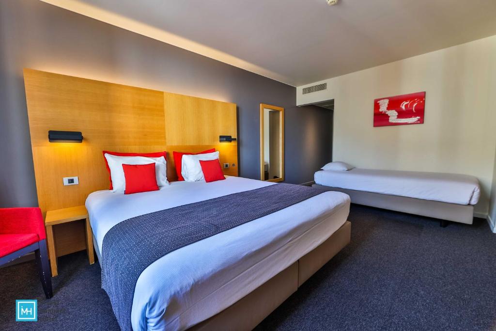 
Standard Triple Room
