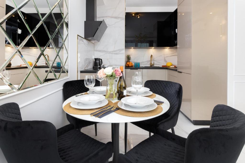 Posedenie v ubytovaní Plac Unii Apartment Gdynia Śródmieście by Renters Prestige