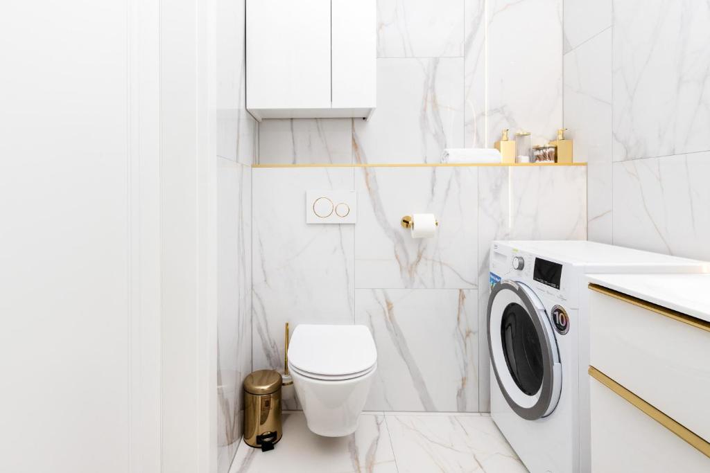 Kúpeľňa v ubytovaní Plac Unii Apartment Gdynia Śródmieście by Renters Prestige