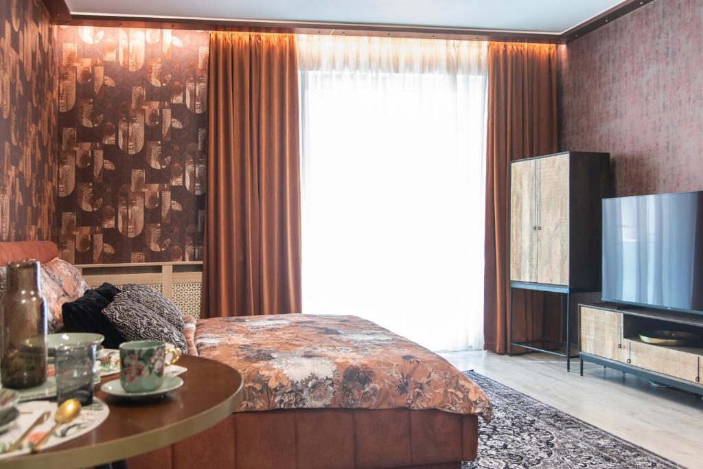 A television and/or entertainment centre at Grand Suites Corvin