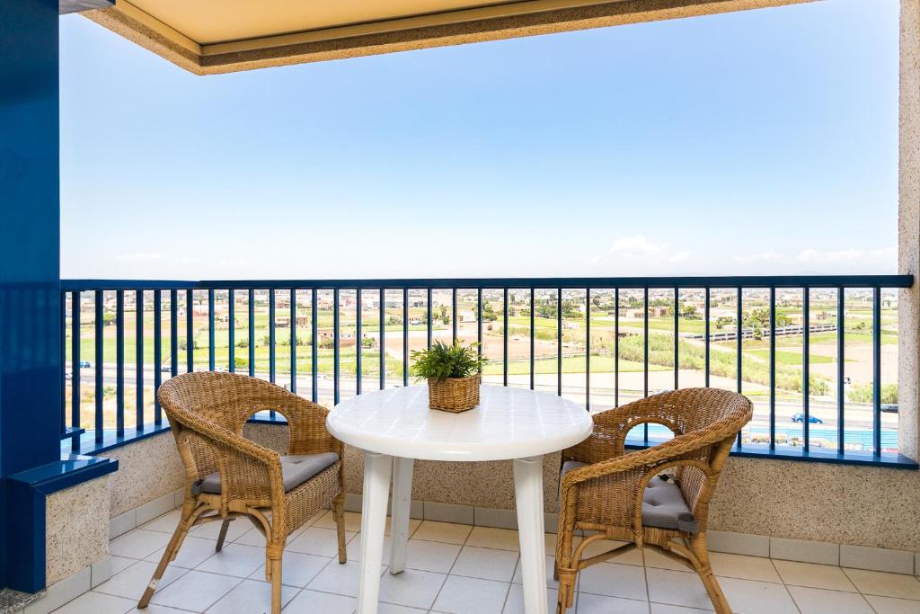 A balcony or terrace at ApartUP Patacona Orchard Views