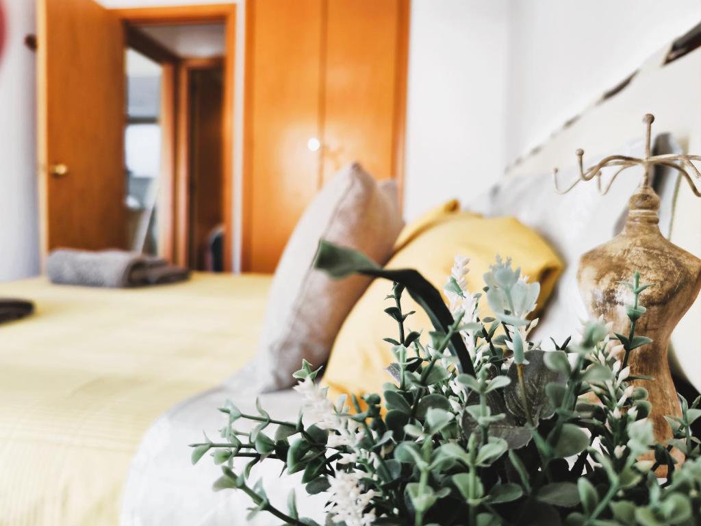 A bed or beds in a room at Luminoso apartamento en SALOU con TERRAZA y PARQUE INFANTIL IDEAL FAMILIAS