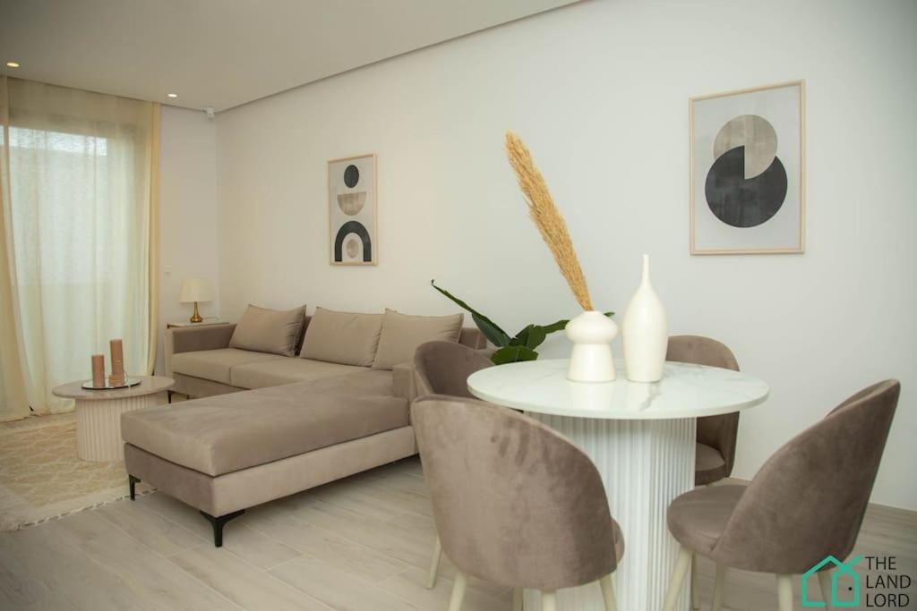 Χώρος καθιστικού στο A22 Cozy and central at La Marsa