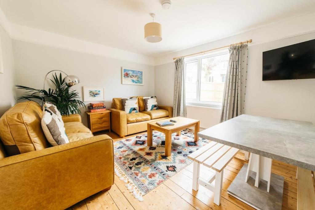 Holiday home Sunny Home With Hot Tub, EnSuites & Free Parking, Bath