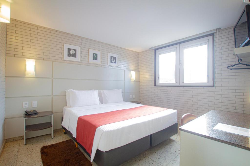 Postel nebo postele na pokoji v ubytování Hotel Confiance Prime Batel