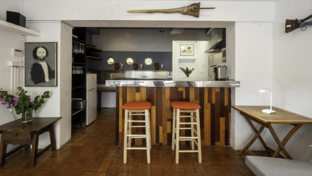 A kitchen or kitchenette at Flateli Sa Tuna Apartment