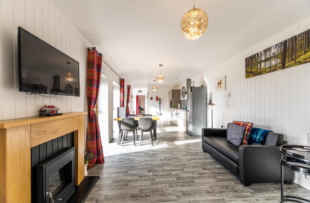 FAIRVIEW FARM Holiday Accommodation 14 Luxury Lodges,Cabins Suitable for Couples ,Families and Groups,Wedding Guests - Sleeps 2-65 guests in Ravenshead, Nottingham near Sherwood Forest set in 88 acres - 