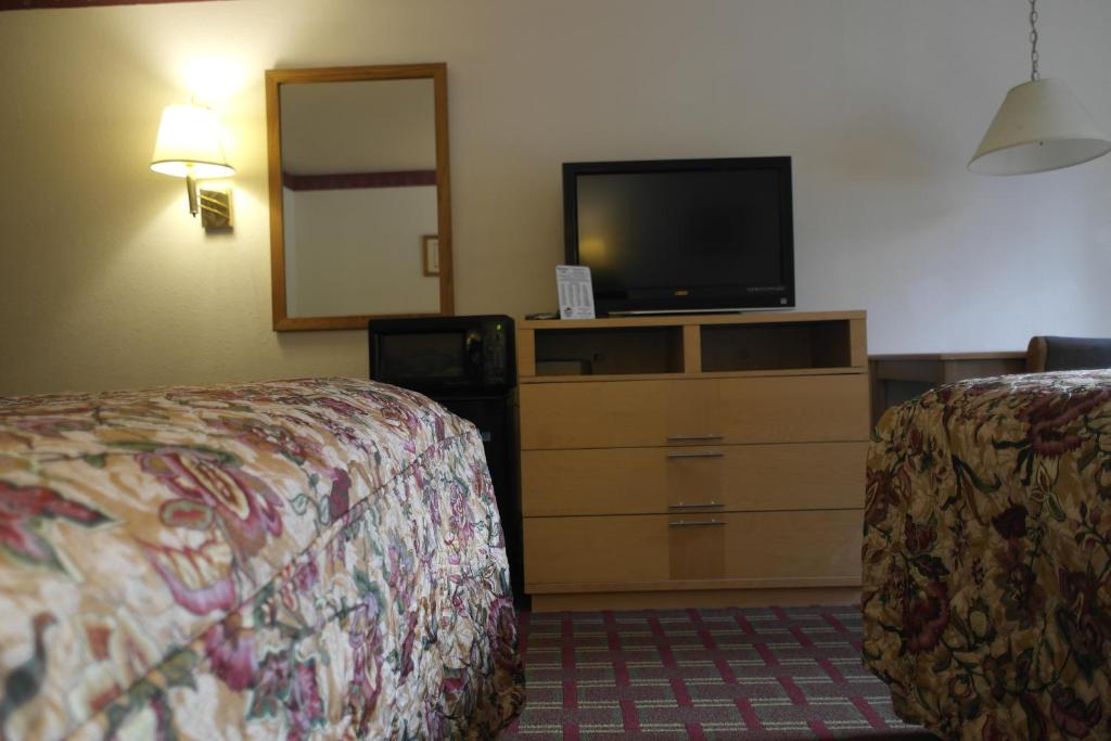 TV a/nebo společenská místnost v ubytování Bellingham Lodge
