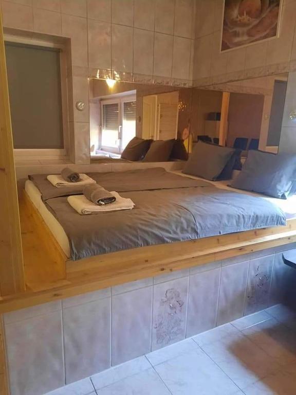 Posteľ alebo postele v izbe v ubytovaní CsillagVár apartman