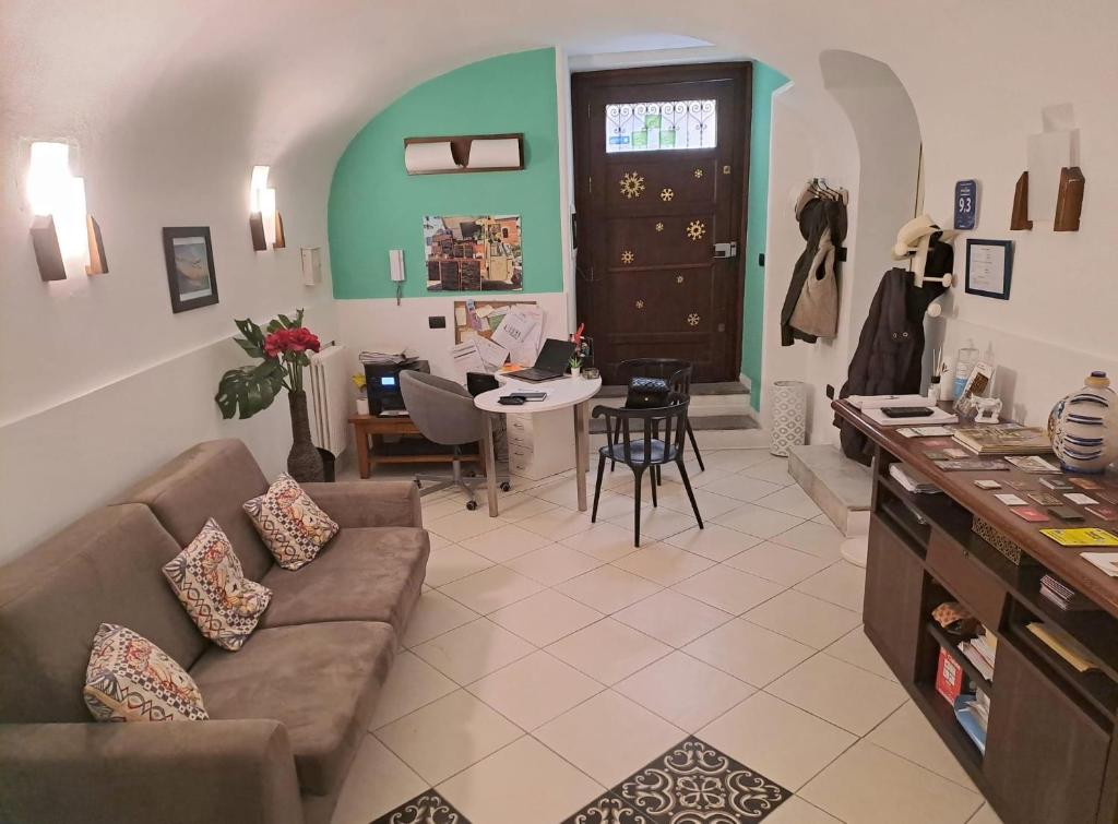 a living room with a couch and a table at B&B Ai Tintori in Palermo