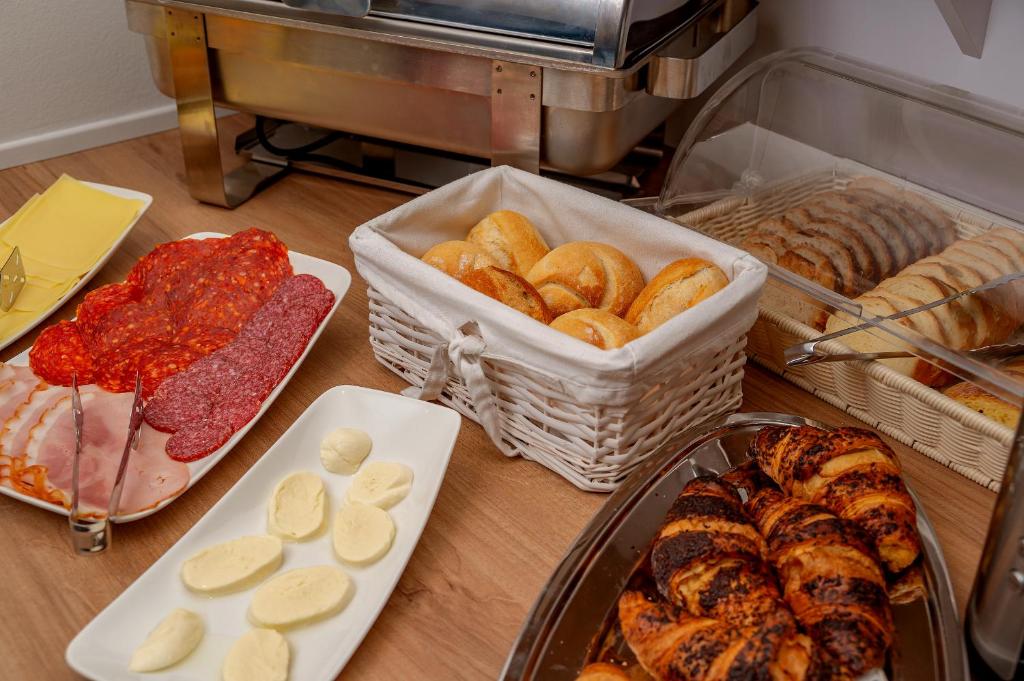 Jedlo v ubytovaní bed & breakfast alebo blízkom okolí