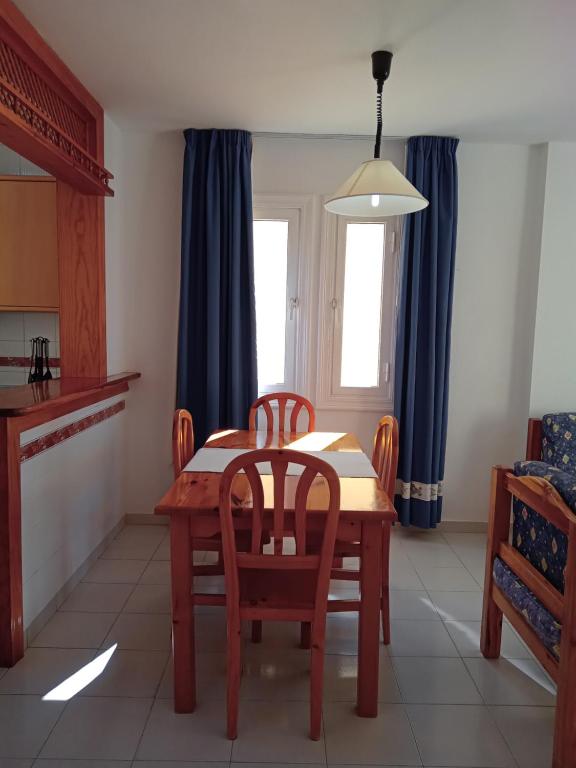 Fotografia z galérie ubytovania Apartamentos Moguima v destinácii Roquetas de Mar