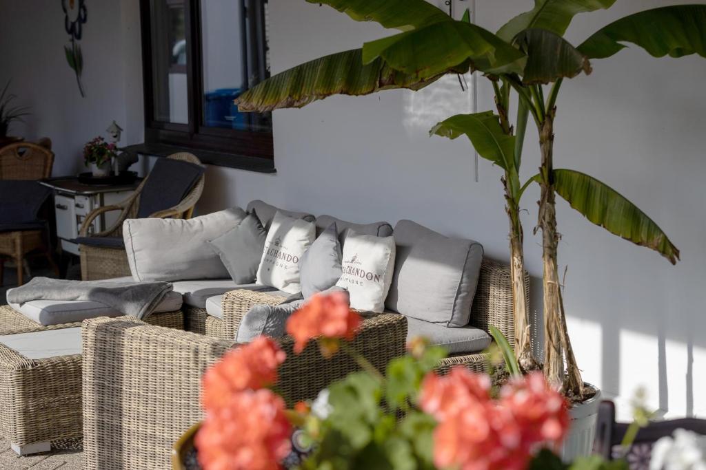 Ein Sitzbereich in der Unterkunft Familien- und Aparthotel Strandhof