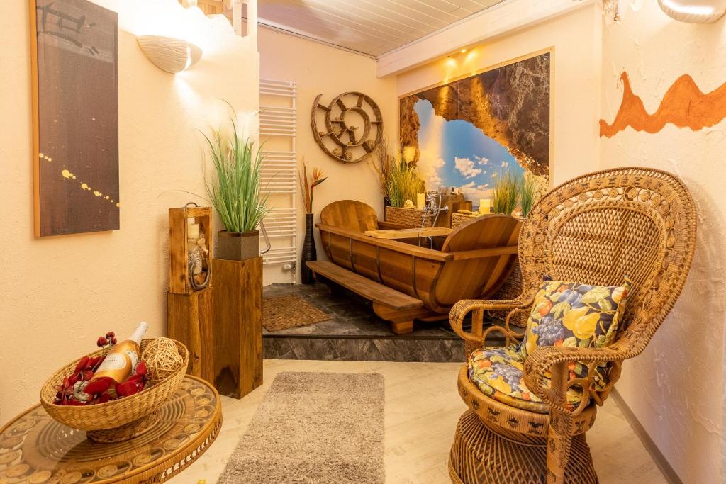 Ein Sitzbereich in der Unterkunft Familien- und Aparthotel Strandhof