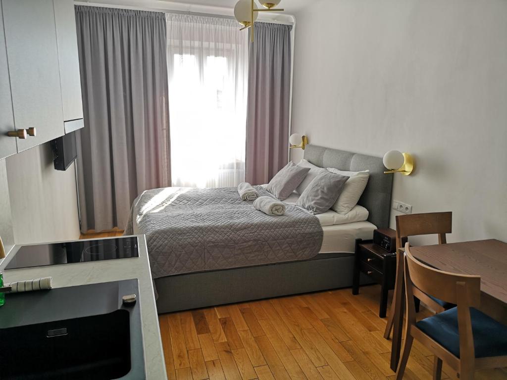 Unique Style Apartments Old Town - 25 min from the airport - by Homelike Krakow - Studio Apartment