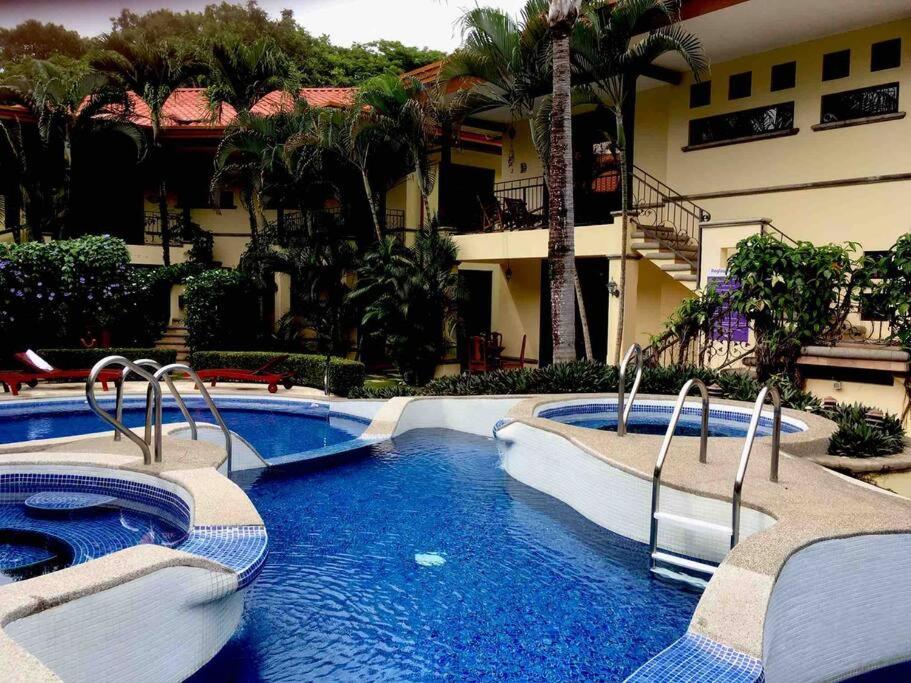 een zwembad met twee ritten in een resort bij Family condo in Jaco, jacuzzis, pools and terrace in Jacó