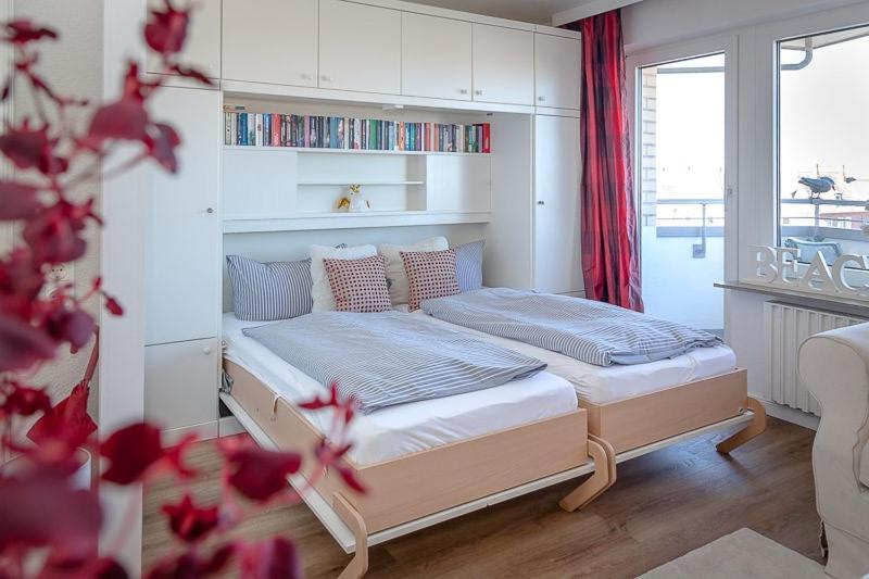 1 dormitorio con 1 cama en una habitación en Step8_18, en Westerland