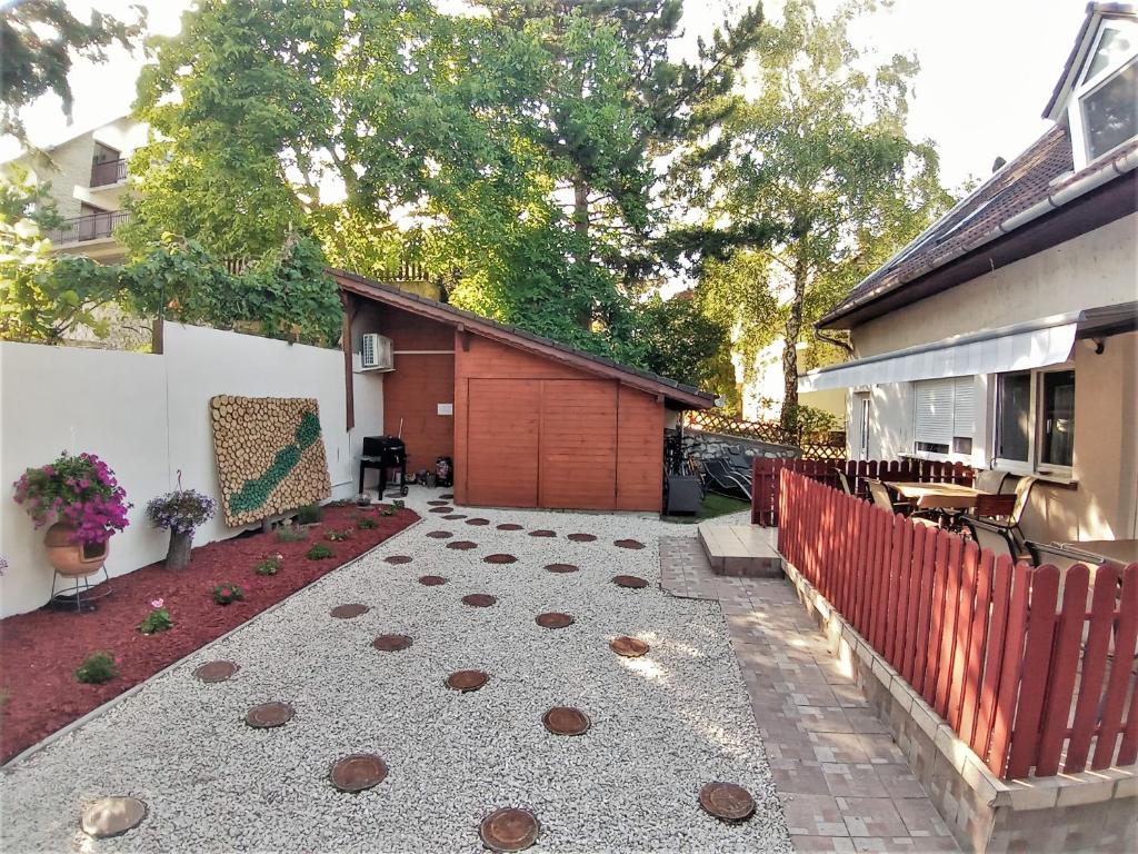 Budova, v ktorej sa apartmán nachádza