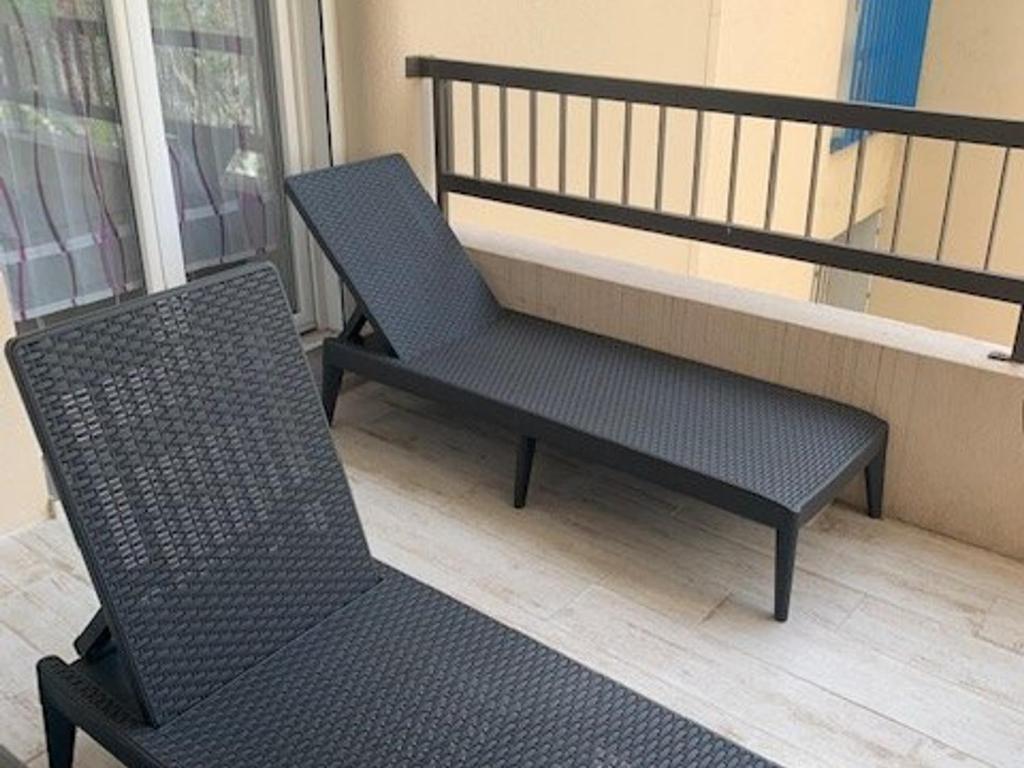 Balkón alebo terasa v ubytovaní Appart T3 rénové avec climatisation, terrasse, wifi, ascenseur et parking à 2 min des thermes - FR-1-703-112
