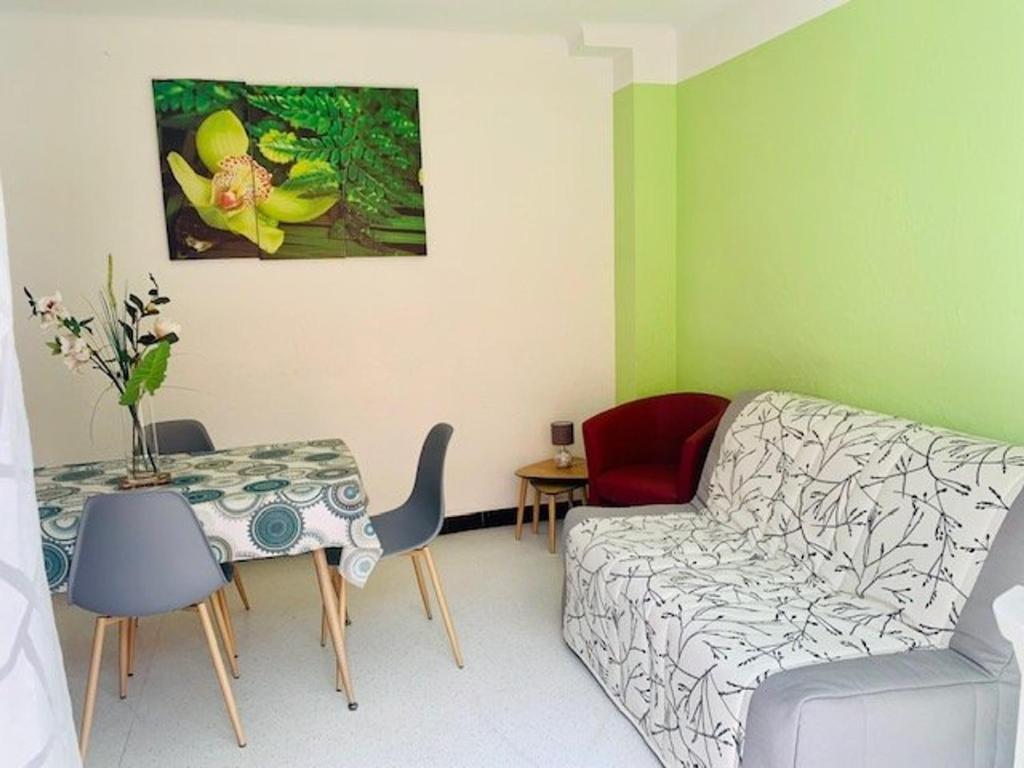 Fotografia z galérie ubytovania Appartement F2 avec Garage, Wifi et Climatisation - 2 Balcons, Animaux Bienvenus - FR-1-703-130 v destinácii Amélie-les-Bains-Palalda