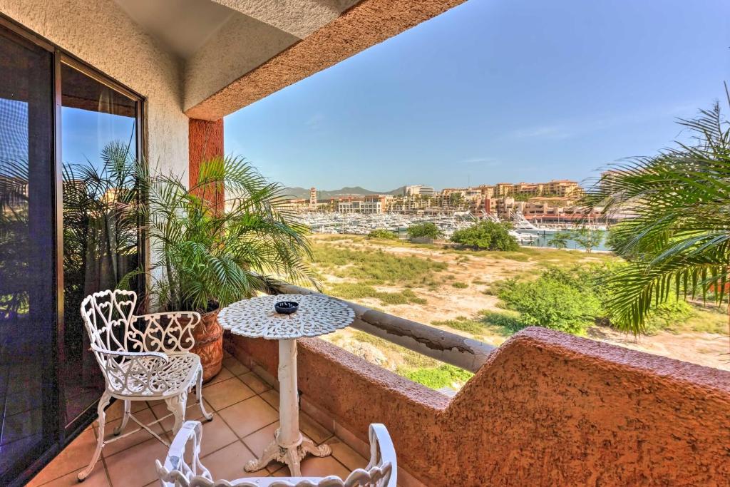 Chic Cabo San Lucas Getaway Less Than 2 Miles to Beaches!, Cabo San
