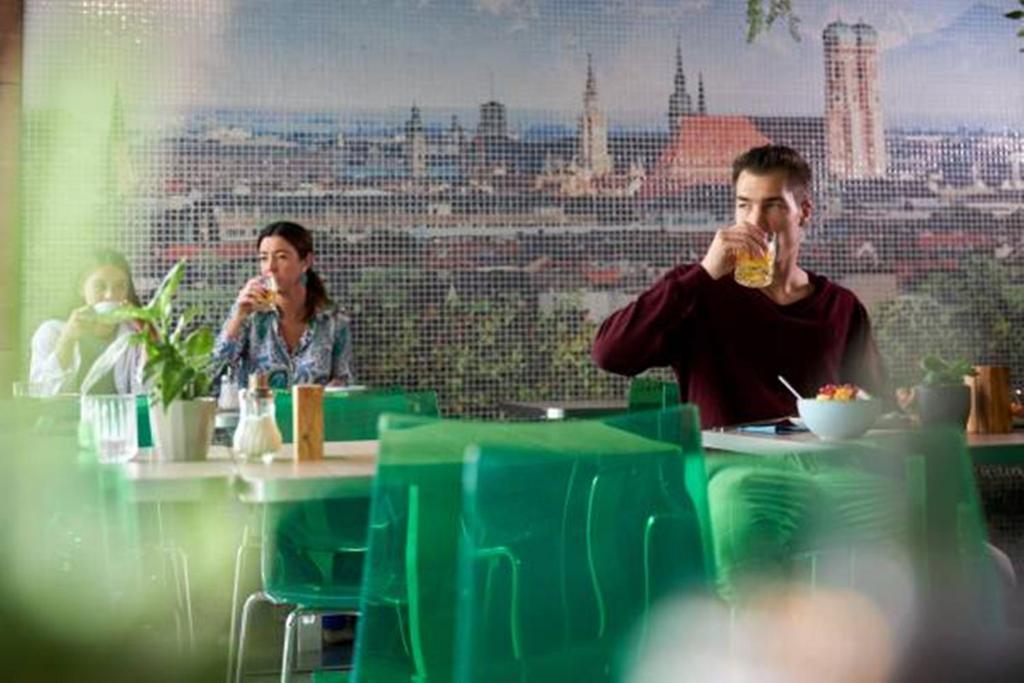 Cocoon Stachus - Resim 9