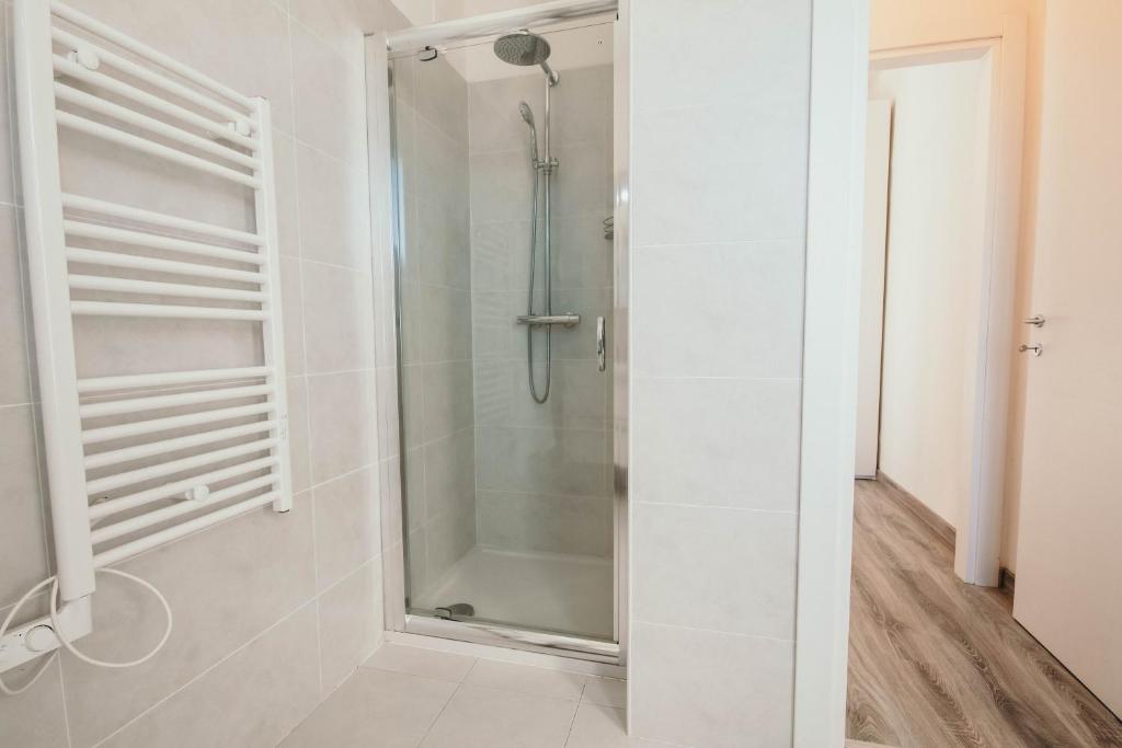 AL 13 Rosso - Lakeside Leisure & Business - MATURAMENTO DELLA STUDIO