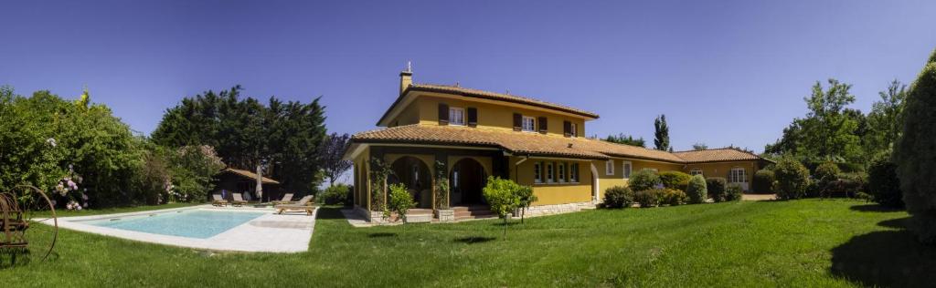 Bazén v ubytování Villa Enara nebo v jeho okolí
