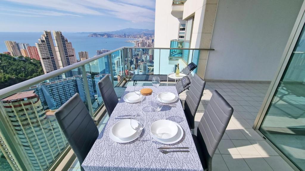 Fotografie z fotogalerie ubytování Terraza privada y soleada con vistas al mar - planta 26 v destinaci Benidorm