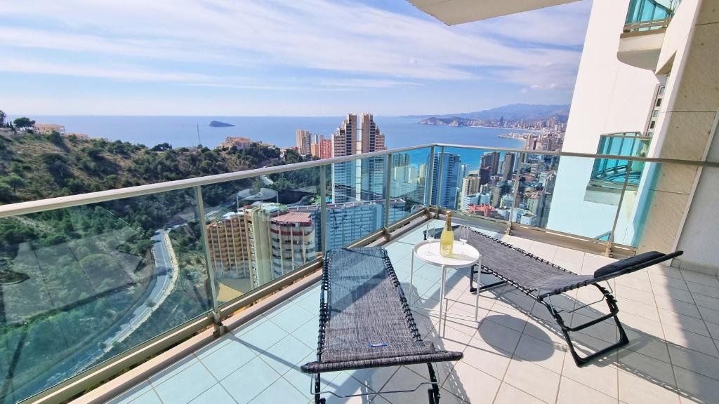 Fotografie z fotogalerie ubytování Terraza privada y soleada con vistas al mar - planta 26 v destinaci Benidorm