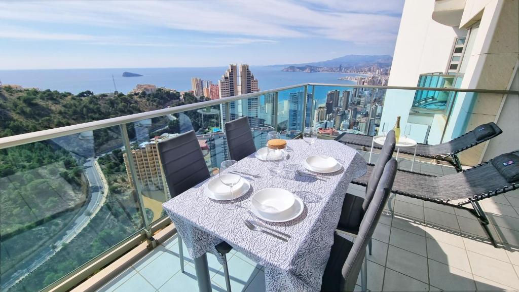 Fotografie z fotogalerie ubytování Terraza privada y soleada con vistas al mar - planta 26 v destinaci Benidorm