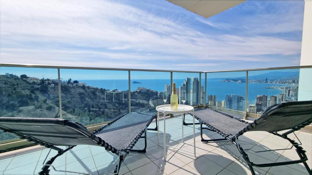 Fotografie z fotogalerie ubytování Terraza privada y soleada con vistas al mar - planta 26 v destinaci Benidorm