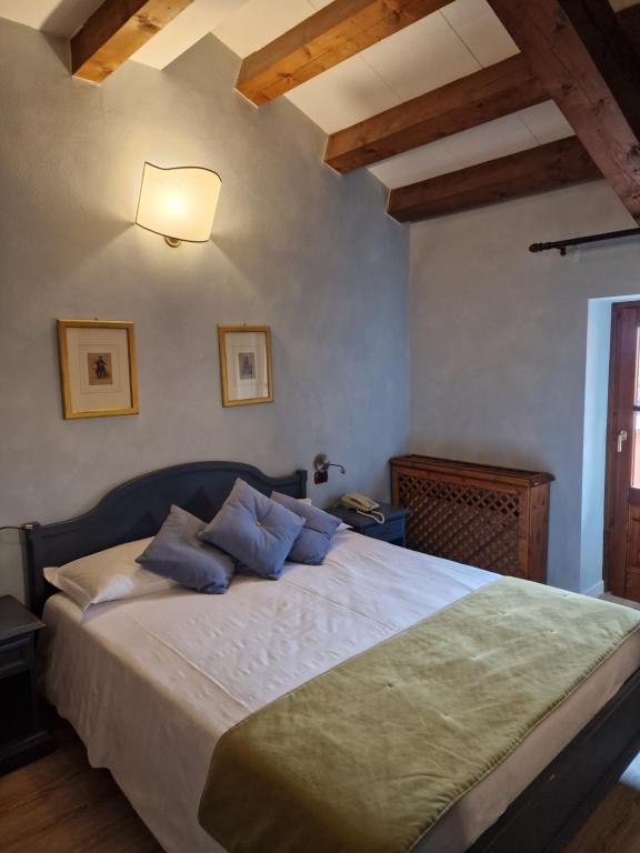 Postel nebo postele na pokoji v ubytování La Tavernetta Al Castello