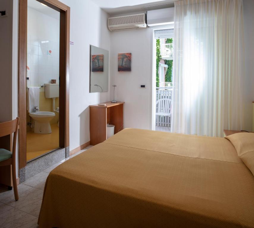 Postel nebo postele na pokoji v ubytování Hotel Pelikan