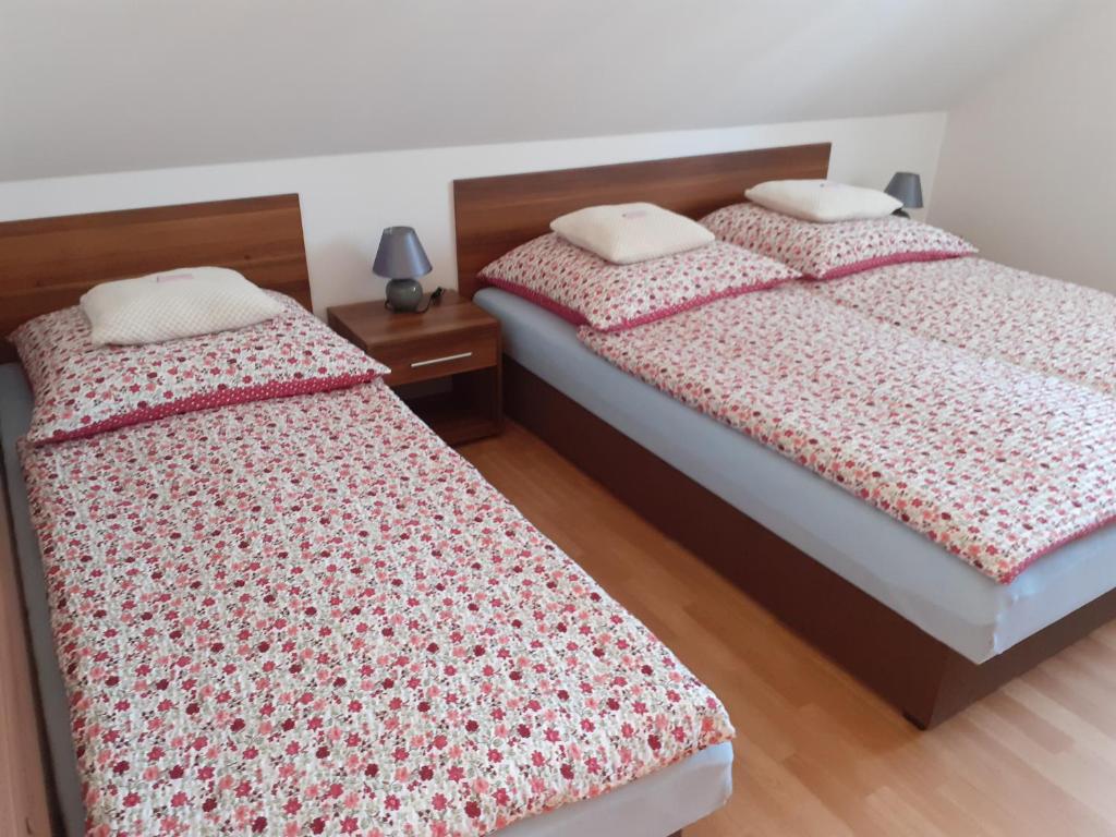 two beds sitting next to each other in a bedroom at Tisá 488 in Tisá