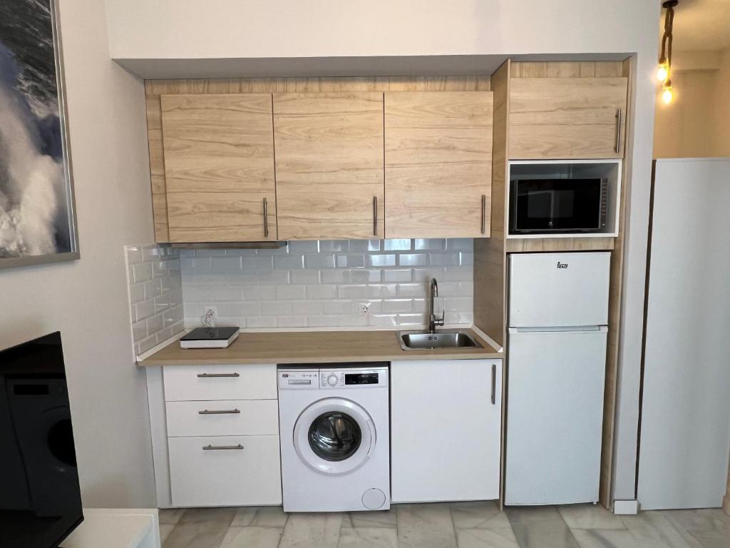 Kuchyňa alebo kuchynka v ubytovaní GENUAR APARTMENTS MALAGA CENTER 4