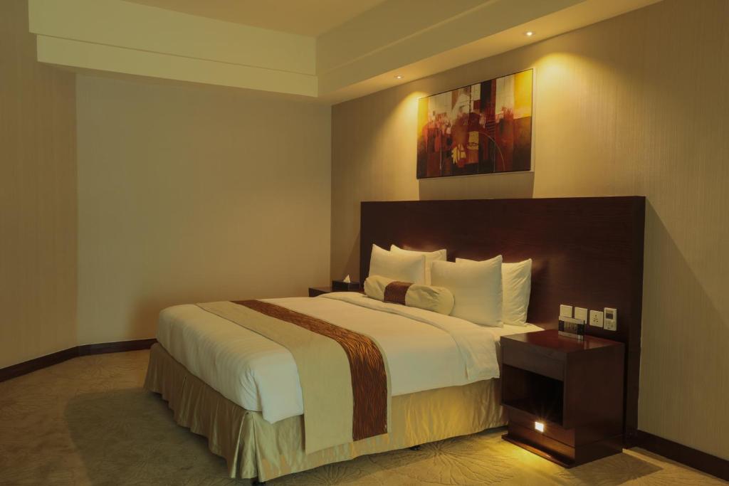 Postel nebo postele na pokoji v ubytování Widus Hotel Clark
