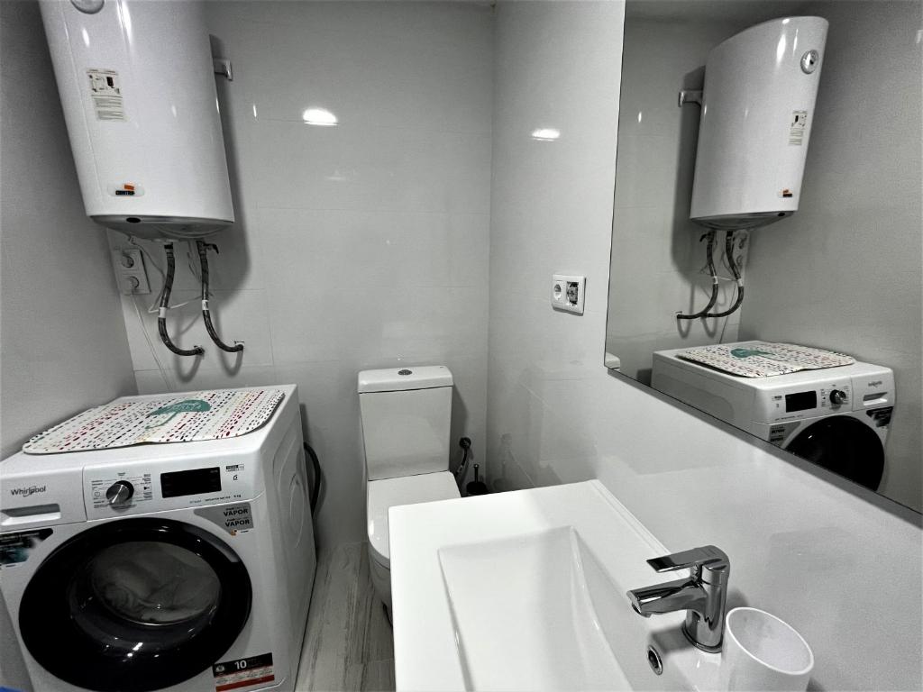 Kúpeľňa v ubytovaní VER853 - Estudio con terraza vistas al mar, Piscina, Playa, Centro