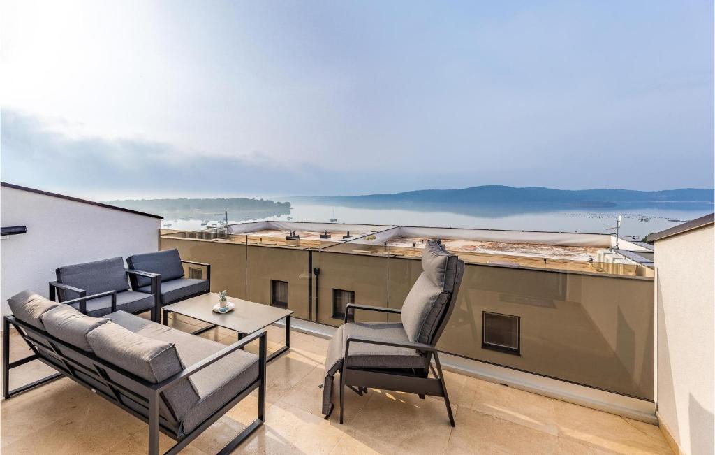 4 Bedroom Lovely Apartment In Medulin
